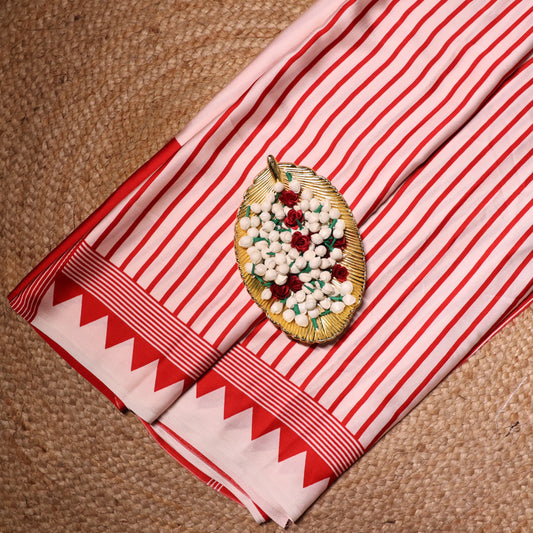 Red-white ajrakh bandhani