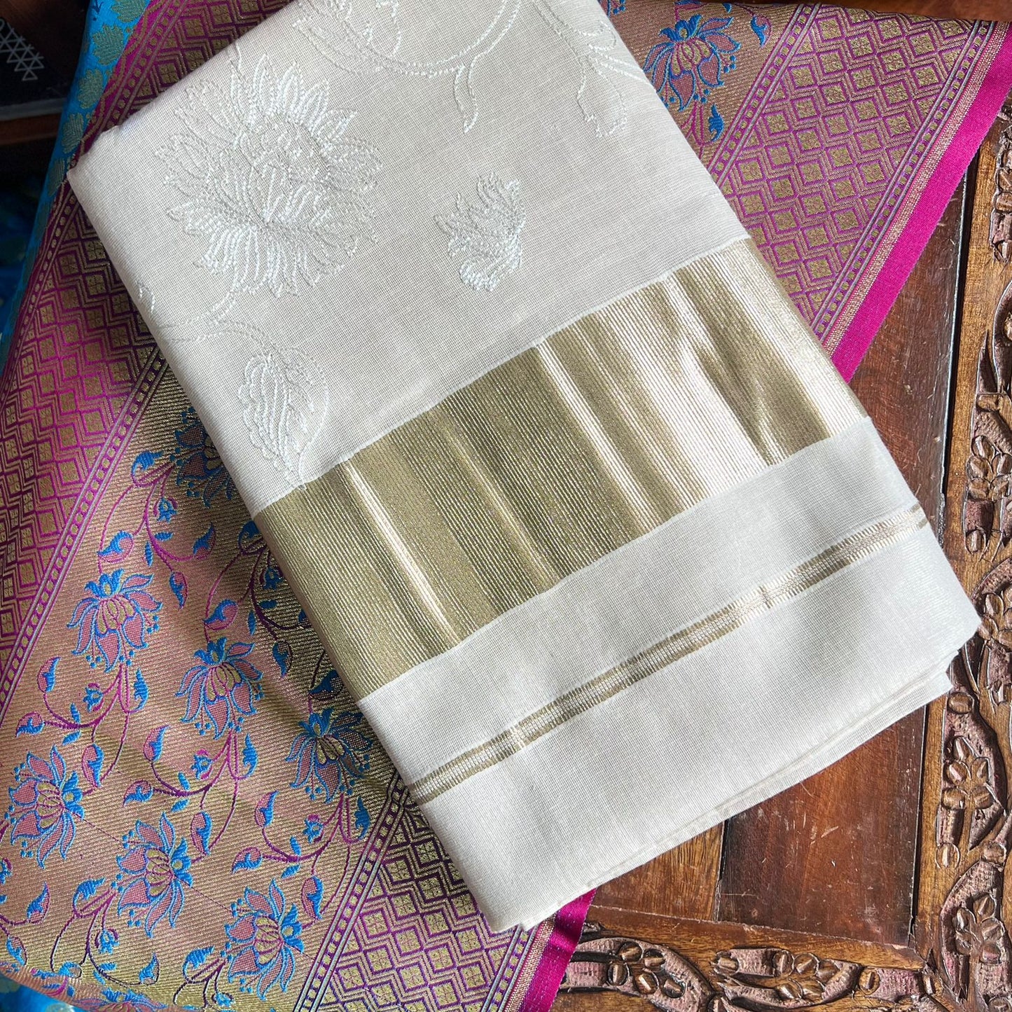 Kasavu silver embroidery