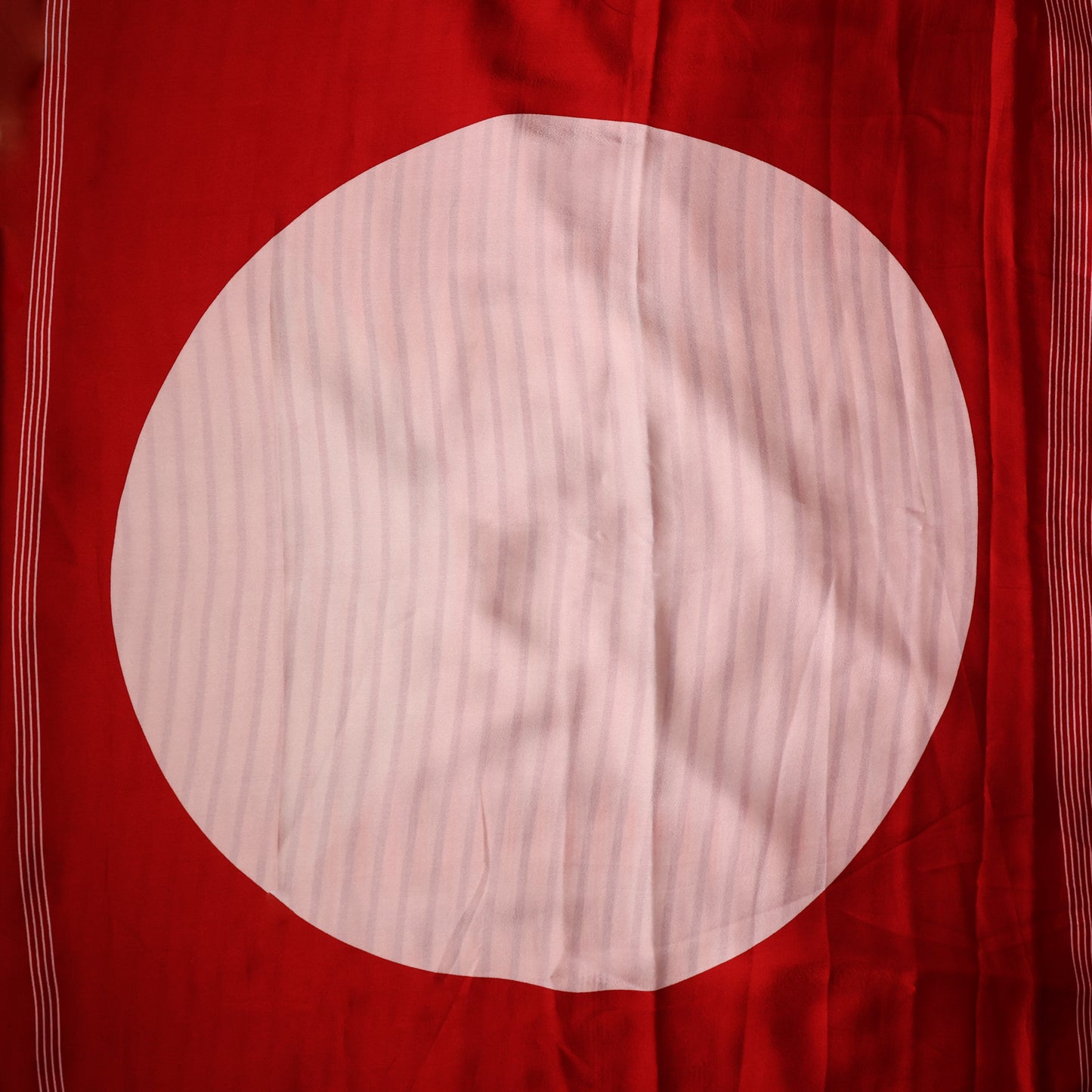 Red-white ajrakh bandhani