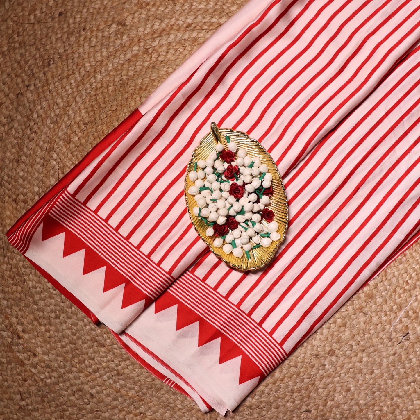 Red-white ajrakh bandhani